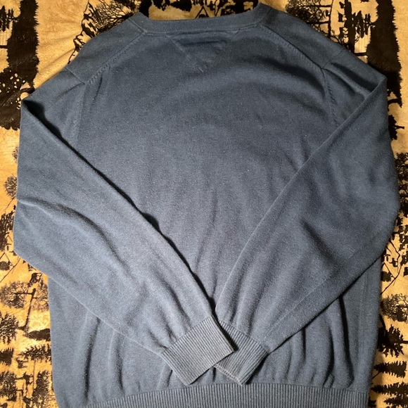 Tommy Hilfiger pullover EUC - Picture 3 of 6